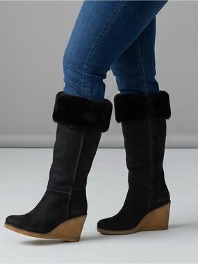 UGG Aprelle Nubuck leather, shearling lined boots. GUC Size 7